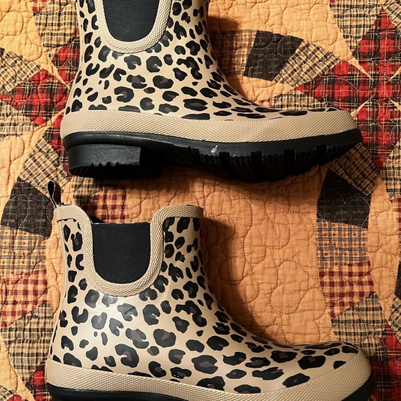 New- Corkys Hey Girl Leopard Yikes Boots Size 7 - Picture 2 of 13